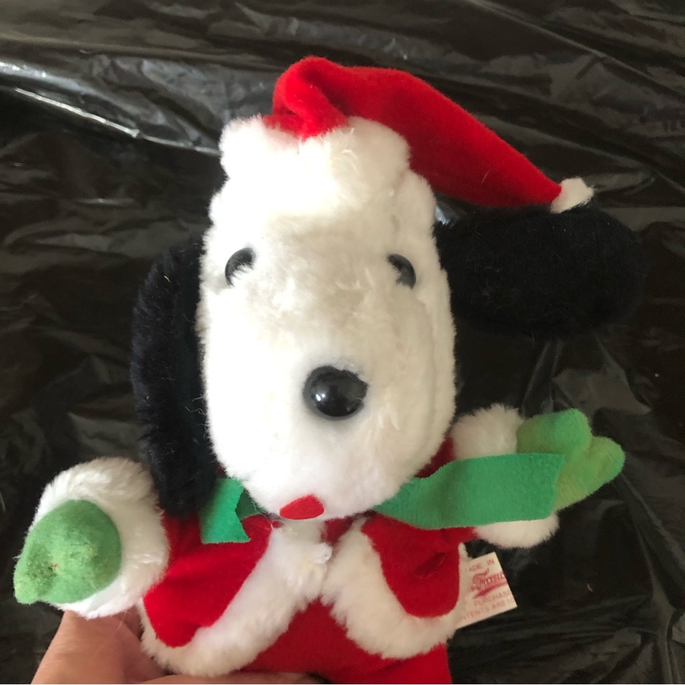 Christmas Santa Snoopy - How cute would this be sitting in your holiday display
